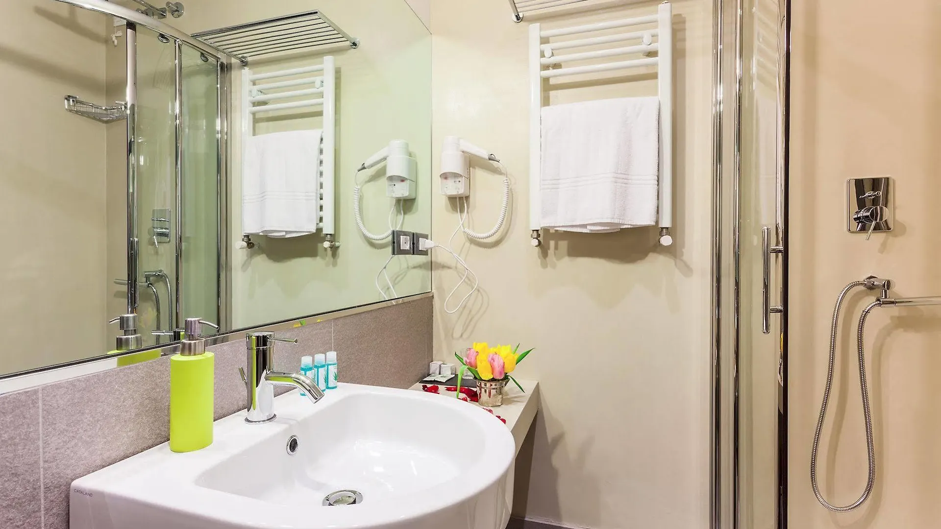 Domus Best Guest House
